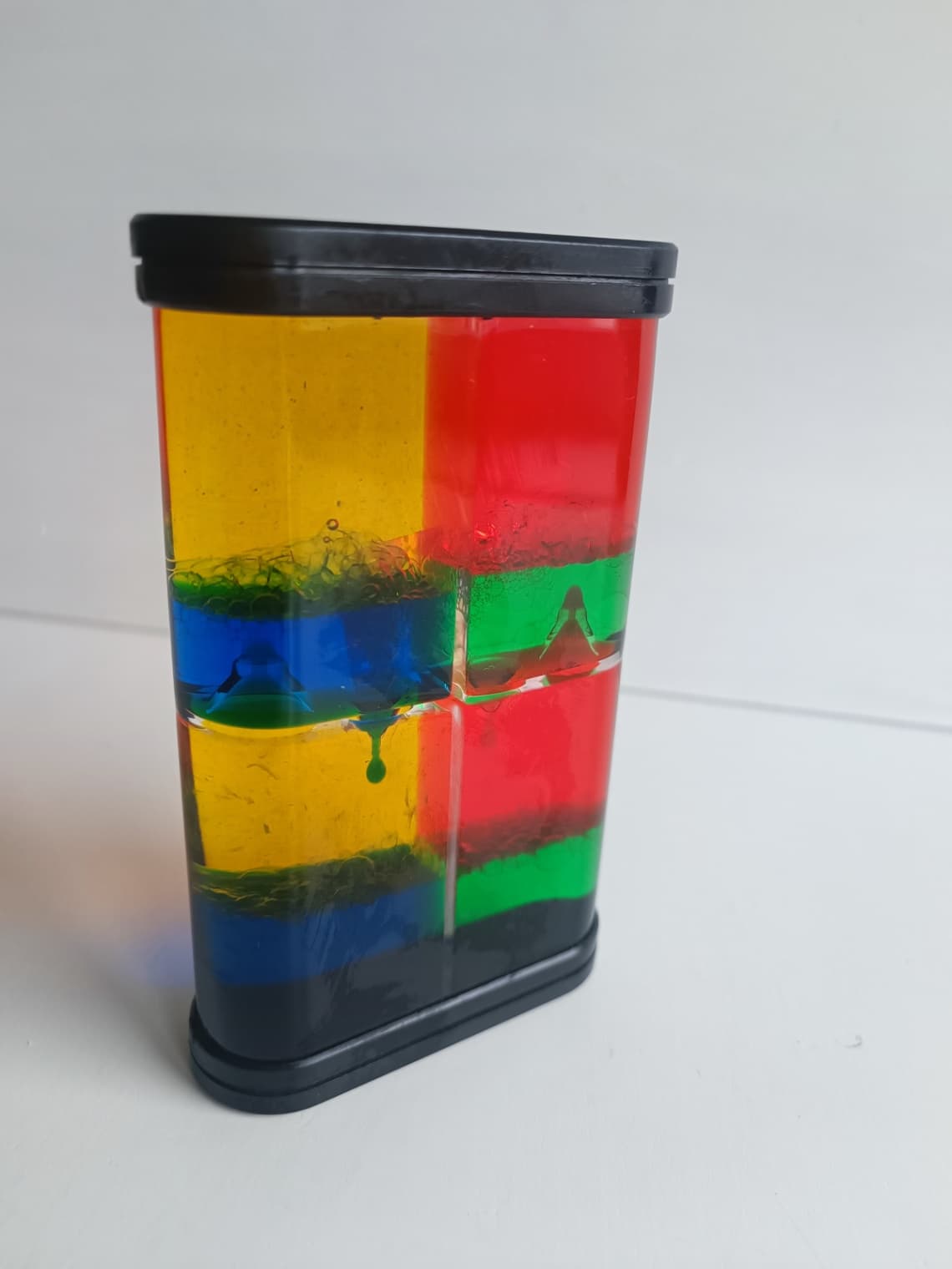 Minuteur liquide multicolore à mouvement – objet sensoriel
