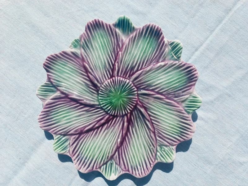 Assiette Barbotine Majolique Artichaut Vert et Violet