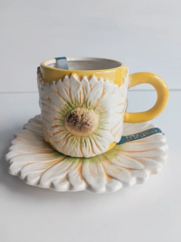 Tasse et sous-tasse Marguerite en relief Geneviève Lethu (Édition 50 ans) Neuf